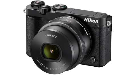 Беззеркальный фотоаппарат Nikon 1 J5 Kit 10–30mm VR Black